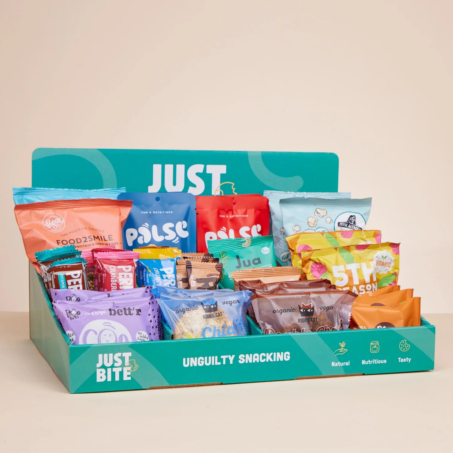JustBite snackdisplay gevuld met gezonde snacks en repen voor op kantoor met het opschrift Unguilty Snacking