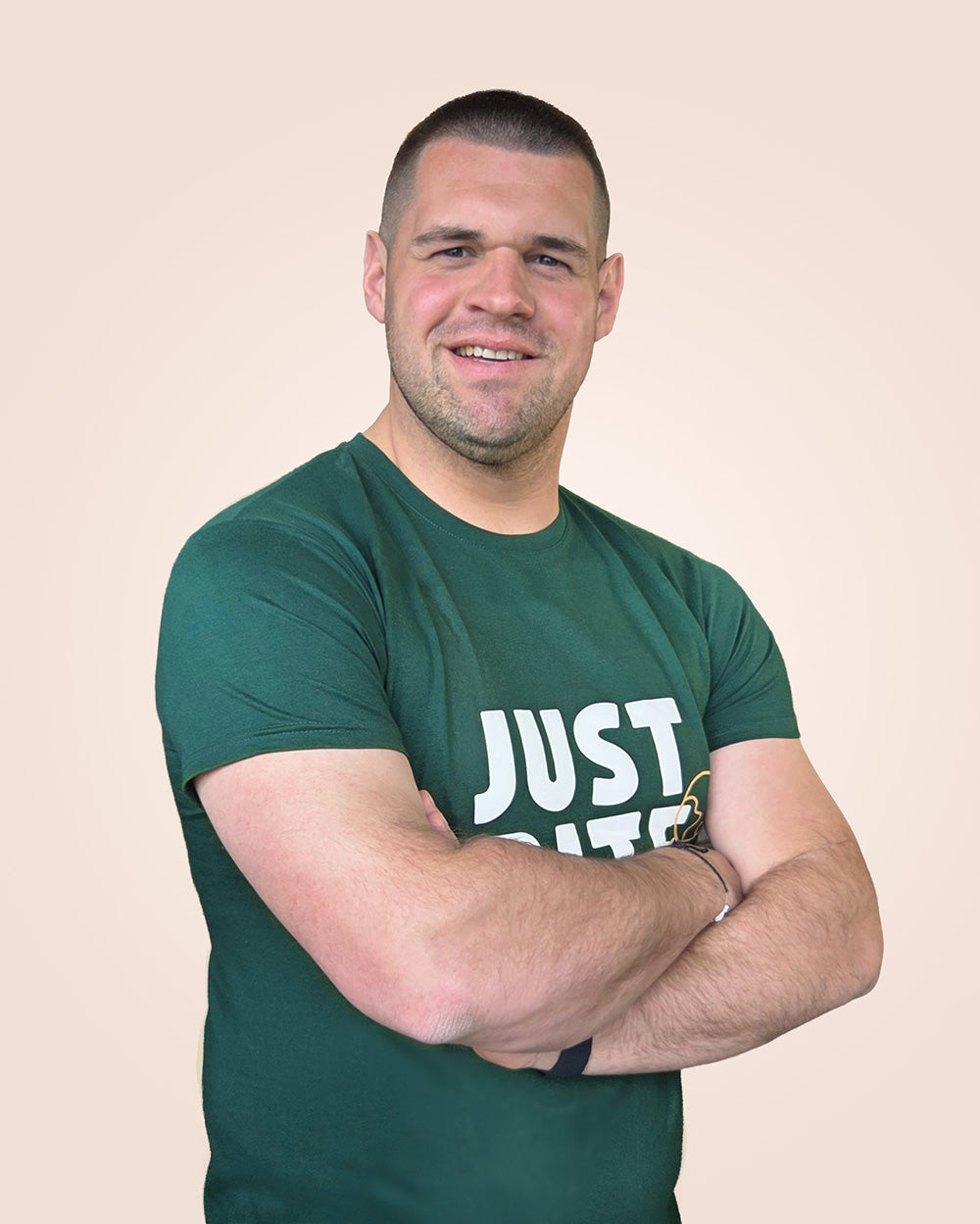 Portretfoto Maxim in groene JustBite t-shirt