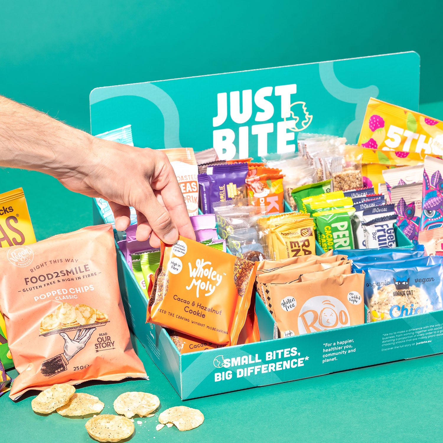 JustBite snackbox kantoor abonnement gevuld met diverse snacks Small bites big difference