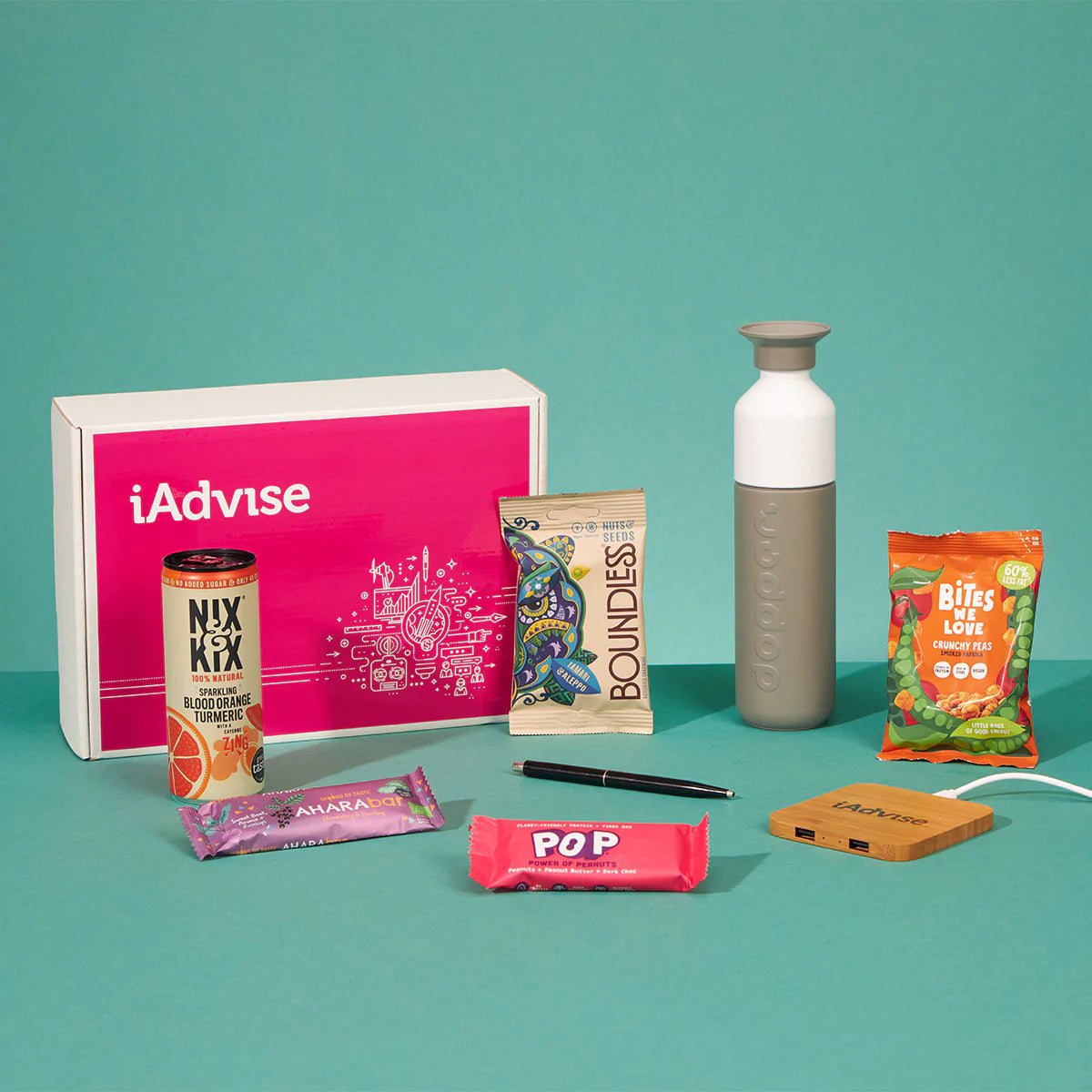 Branded geschenkbox met un-guilty snacks en gepersonaliseerde gadgets
